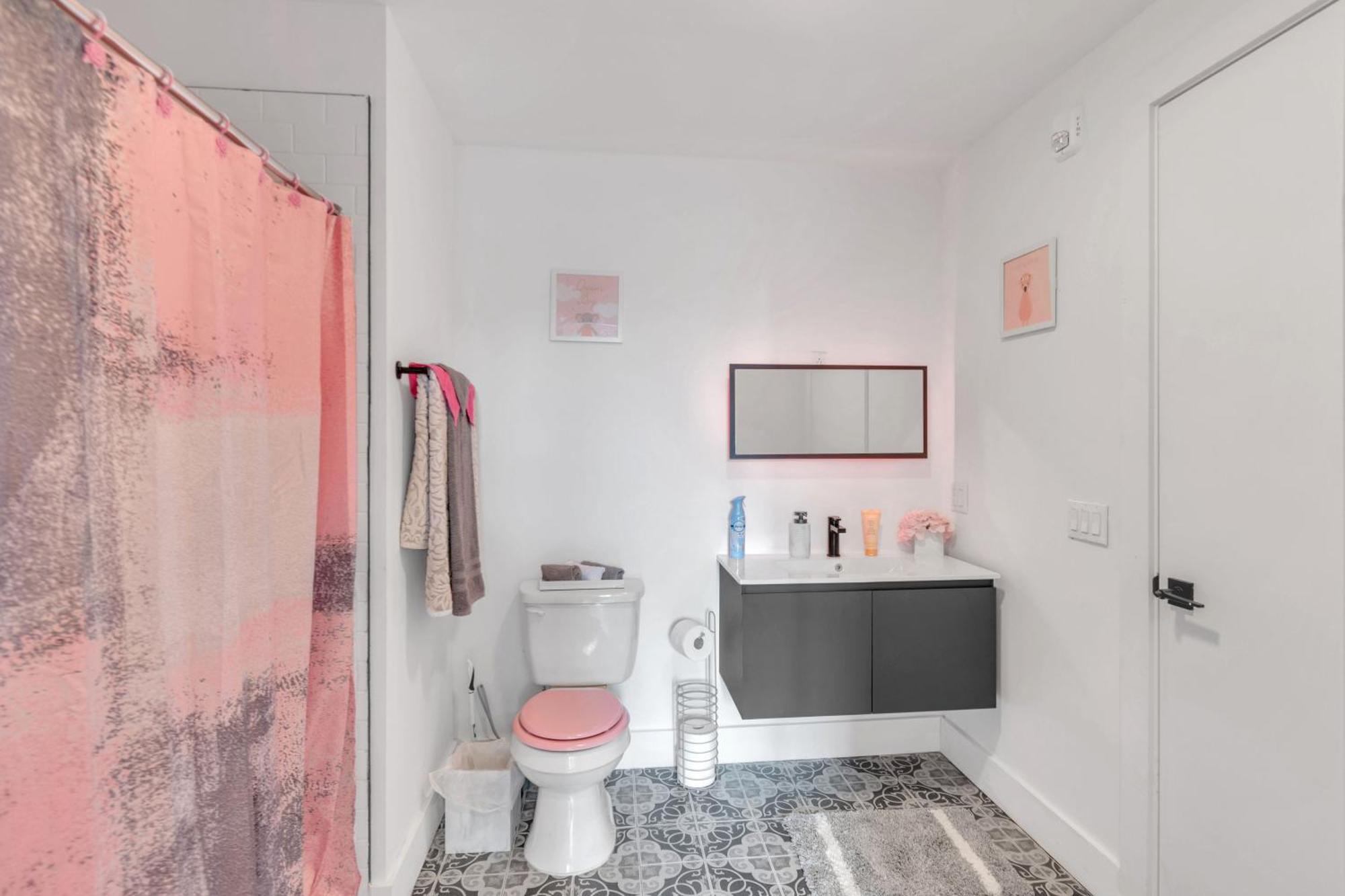 Pink Heaven Indoor Pool, Free Parking, Near Nyc Apartment Elizabeth Exterior photo