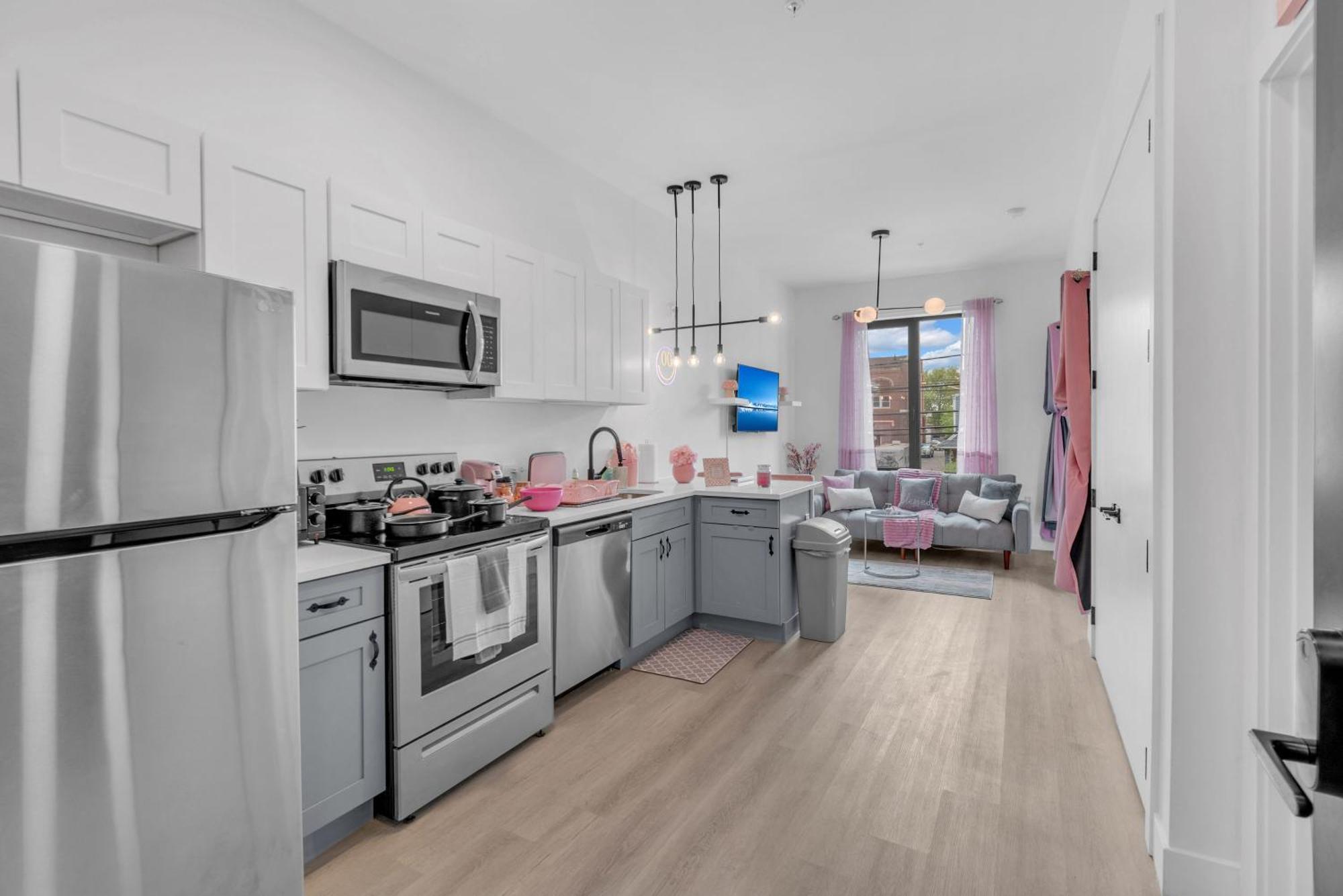 Pink Heaven Indoor Pool, Free Parking, Near Nyc Apartment Elizabeth Exterior photo