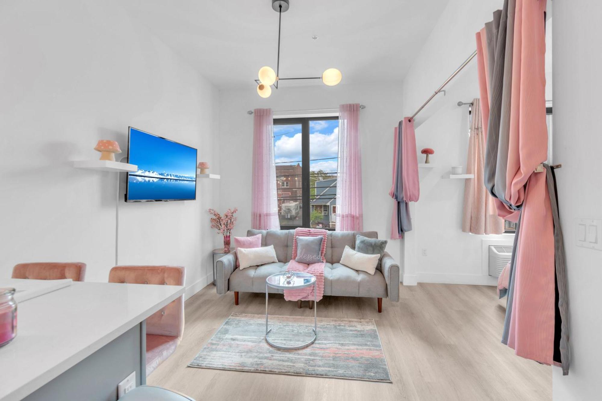 Pink Heaven Indoor Pool, Free Parking, Near Nyc Apartment Elizabeth Exterior photo