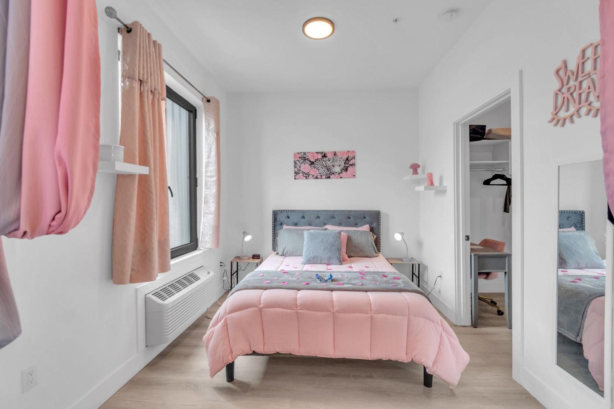 Pink Heaven Indoor Pool, Free Parking, Near Nyc Apartment Elizabeth Exterior photo