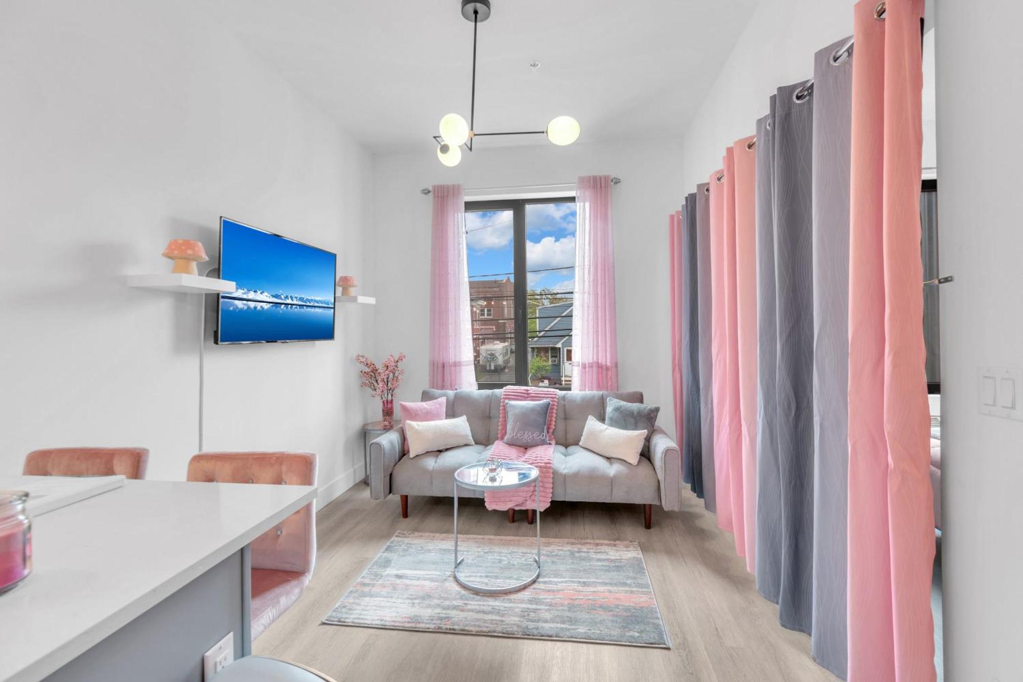 Pink Heaven Indoor Pool, Free Parking, Near Nyc Apartment Elizabeth Exterior photo