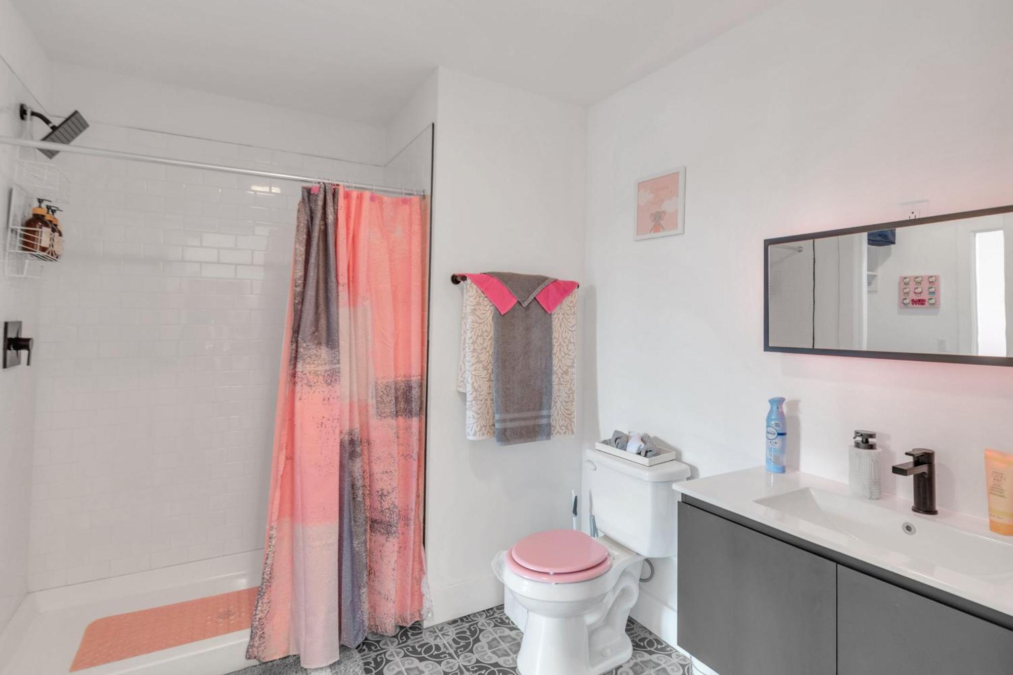 Pink Heaven Indoor Pool, Free Parking, Near Nyc Apartment Elizabeth Exterior photo