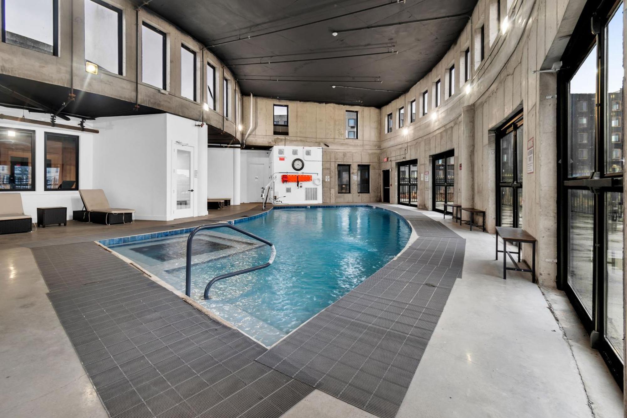 Pink Heaven Indoor Pool, Free Parking, Near Nyc Apartment Elizabeth Exterior photo