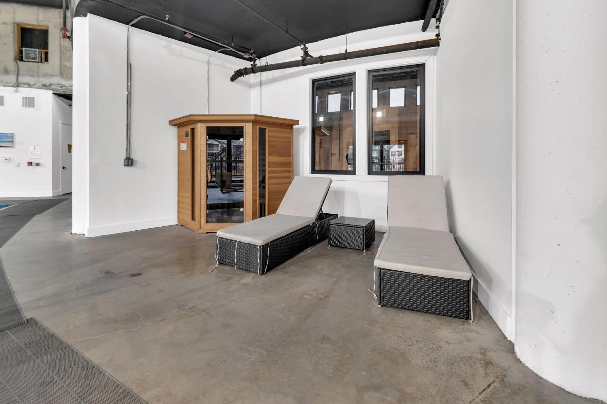 Pink Heaven Indoor Pool, Free Parking, Near Nyc Apartment Elizabeth Exterior photo
